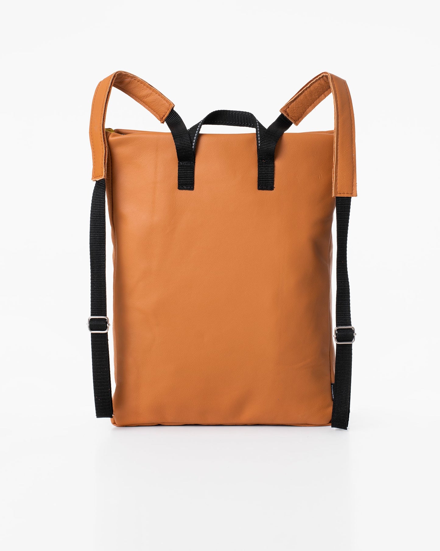 Maciella Barbara Lederrucksack: Handgefertigte Eleganz aus Estland – Nachhaltig & Funktional - Maciella