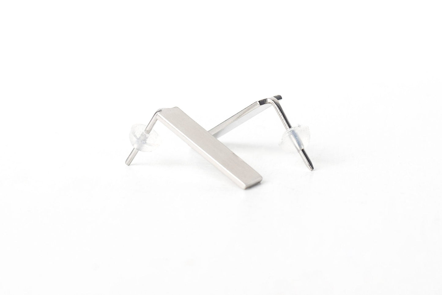 Maciella Lentsius Ohrringe „Linea“ – Gebürstete Eleganz trifft nachhaltigen skandinavischen Stil - Maciella