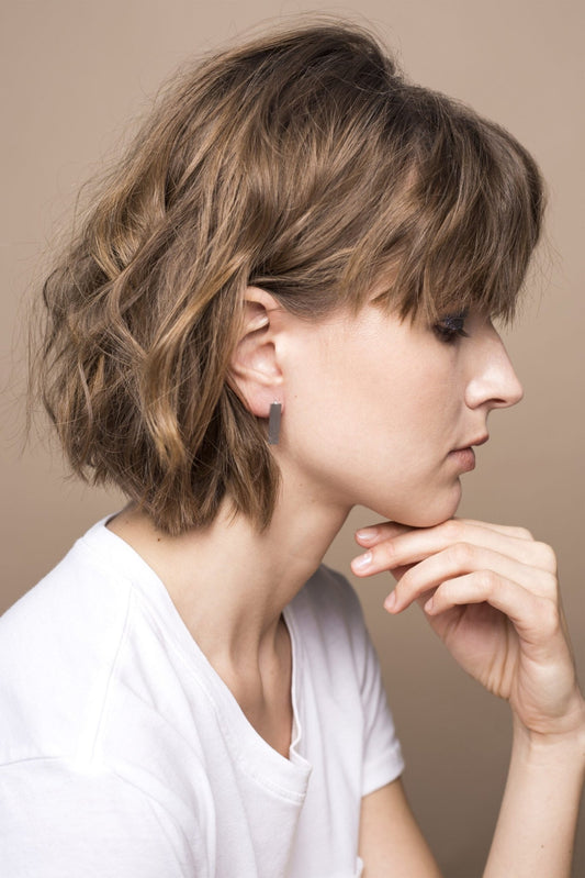 Maciella Lentsius Ohrringe „Linea“ – Gebürstete Eleganz trifft nachhaltigen skandinavischen Stil - Maciella