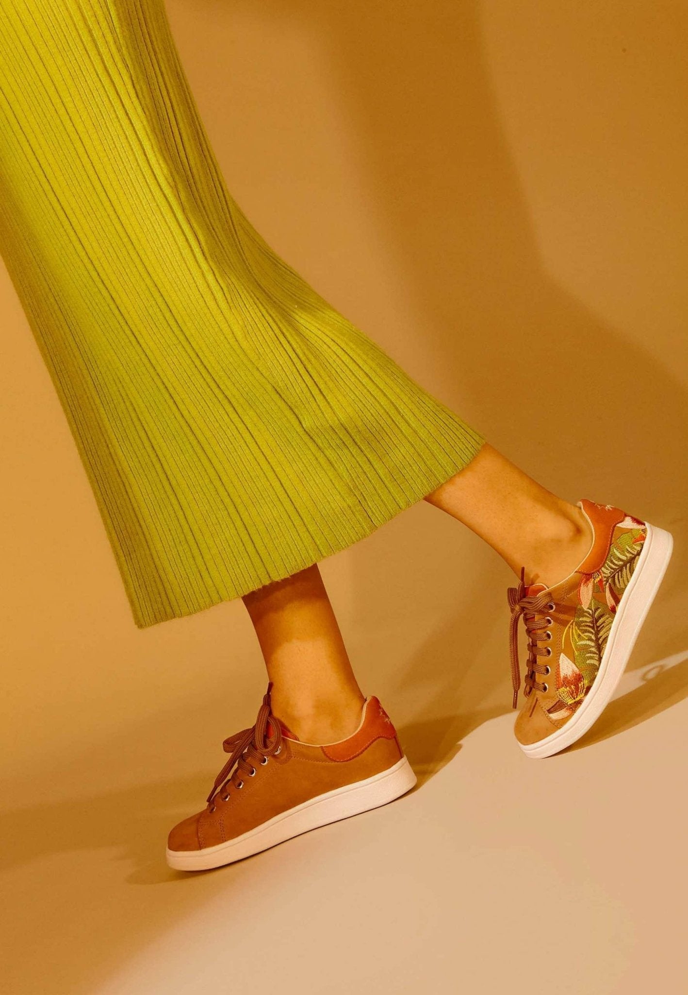 Maciella Mangará Damen - Sneaker mit Stickerei: Verspielte Eleganz für den Alltag - Maciella