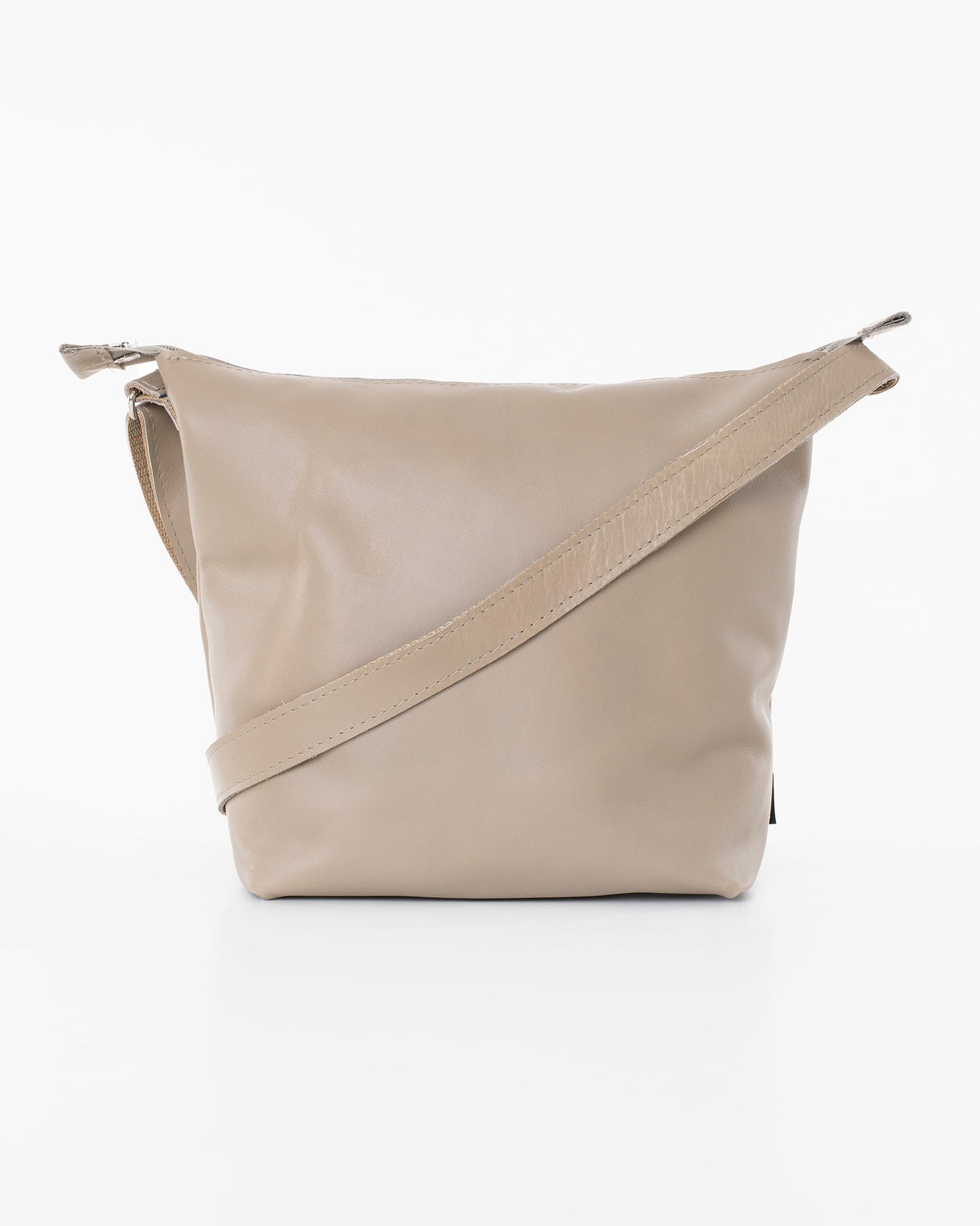 Maciella Suvi XS Leder - Schultertasche in Beige: Kompakte Eleganz trifft Nachhaltigkeit - Maciella